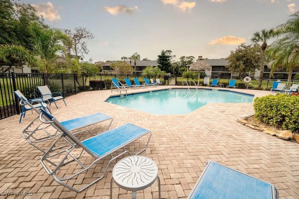 1215 Commonwealth Circle Naples FL 34116
