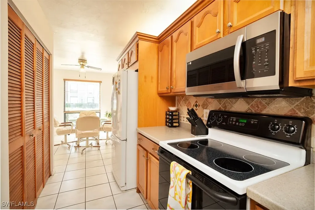 1215 Commonwealth Circle Naples FL 34116