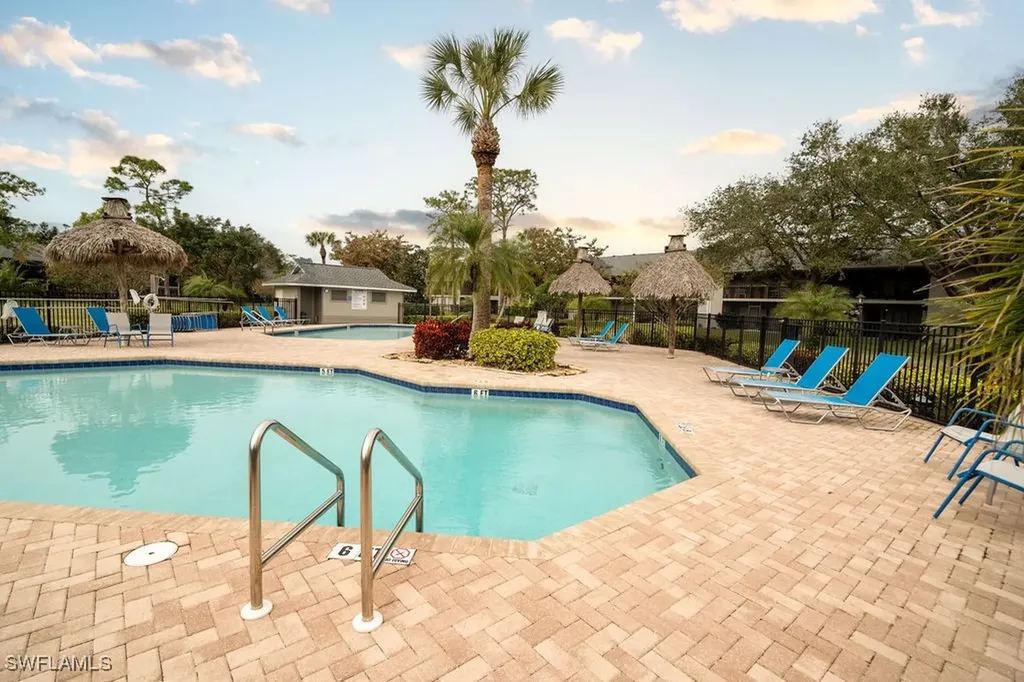1215 Commonwealth Circle Naples FL 34116