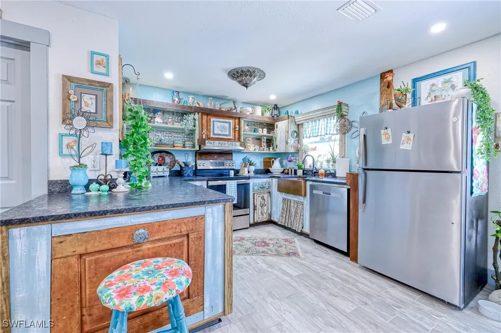 220 Hurricane Lane Sanibel FL 33957