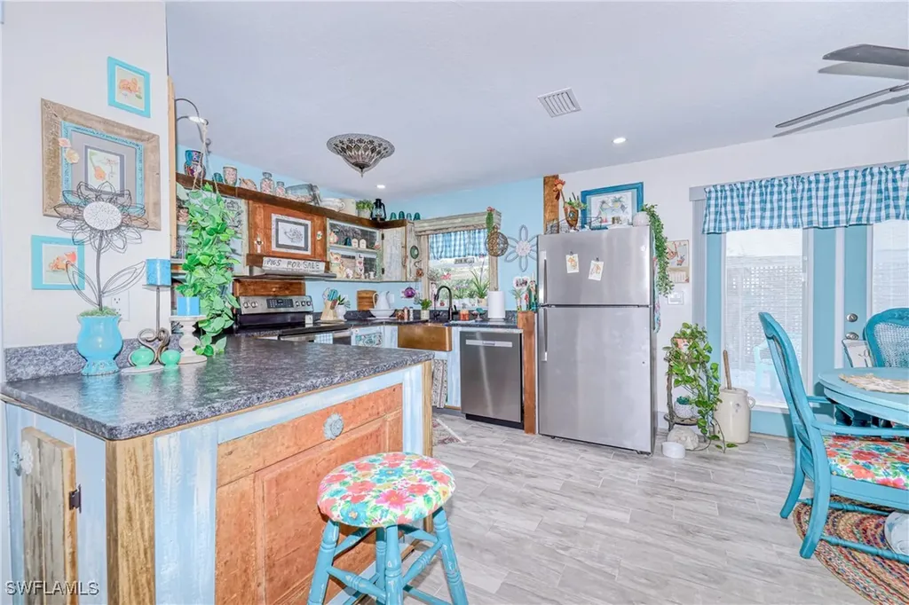 220 Hurricane Lane Sanibel FL 33957