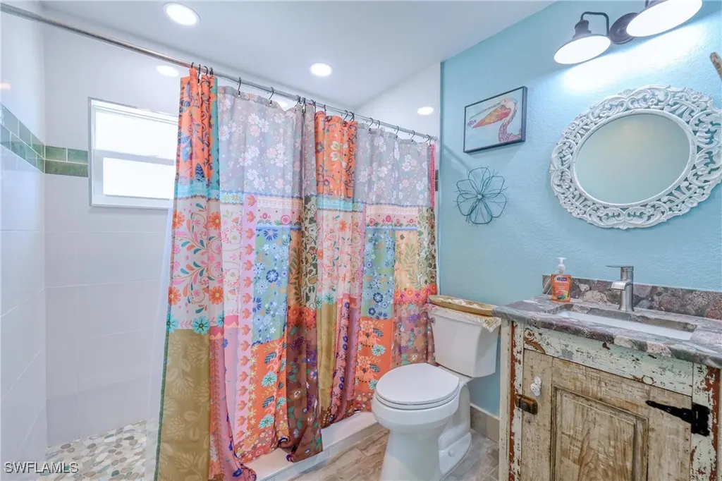 220 Hurricane Lane Sanibel FL 33957