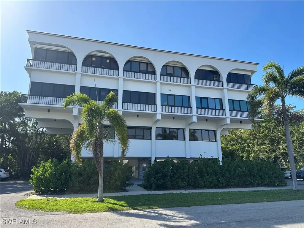 700 11th Street S Naples FL 34102