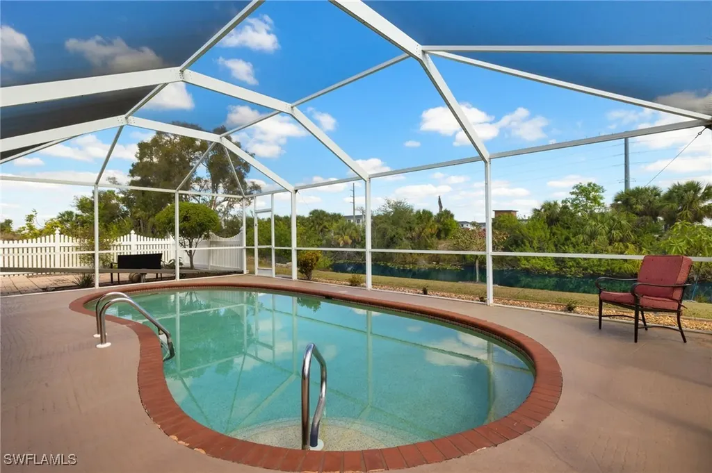 943 NE 23rd Avenue Cape Coral FL 33909