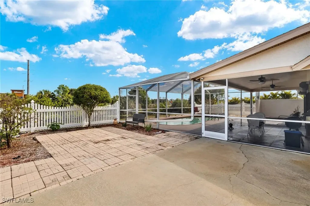 943 NE 23rd Avenue Cape Coral FL 33909