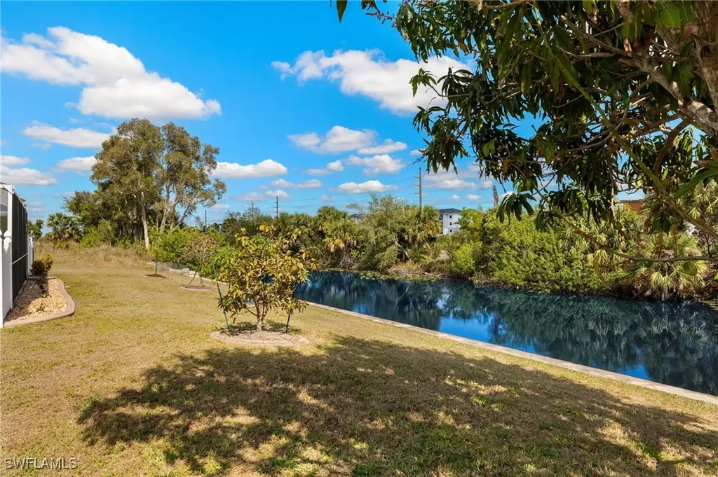 943 NE 23rd Avenue Cape Coral FL 33909