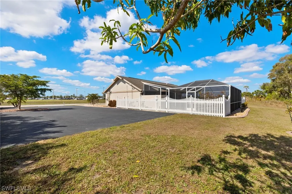 943 NE 23rd Avenue Cape Coral FL 33909