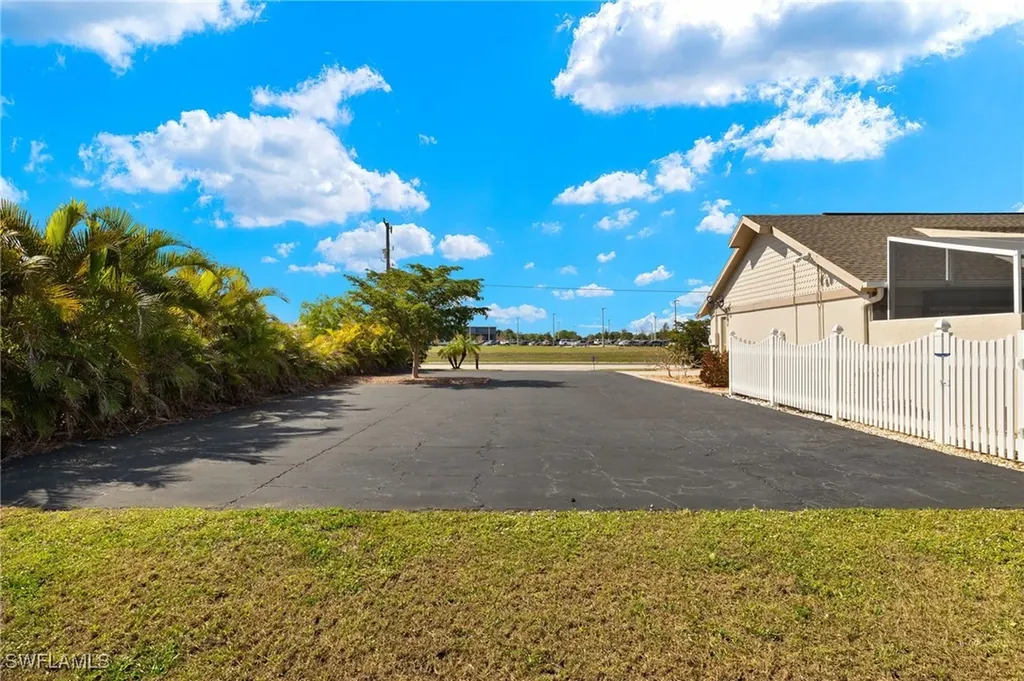 943 NE 23rd Avenue Cape Coral FL 33909