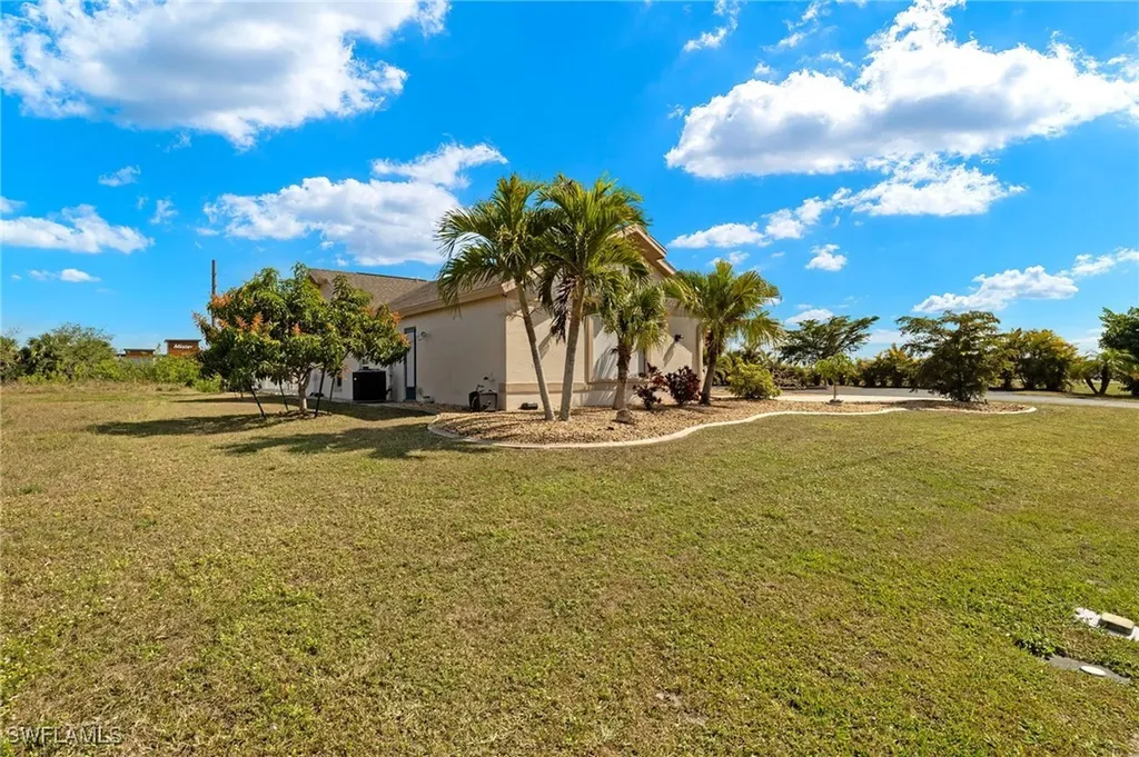 943 NE 23rd Avenue Cape Coral FL 33909