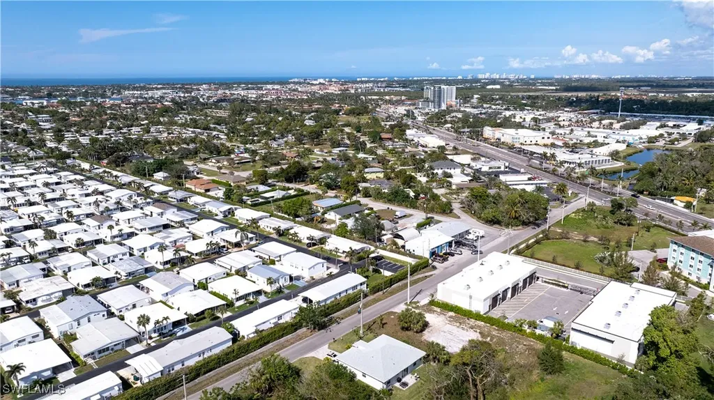 2471 Pine Street Naples FL 34112