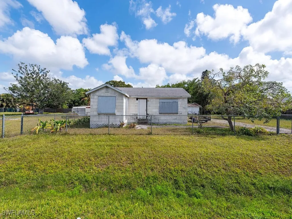 Naples FL, 2439 Bayside Street