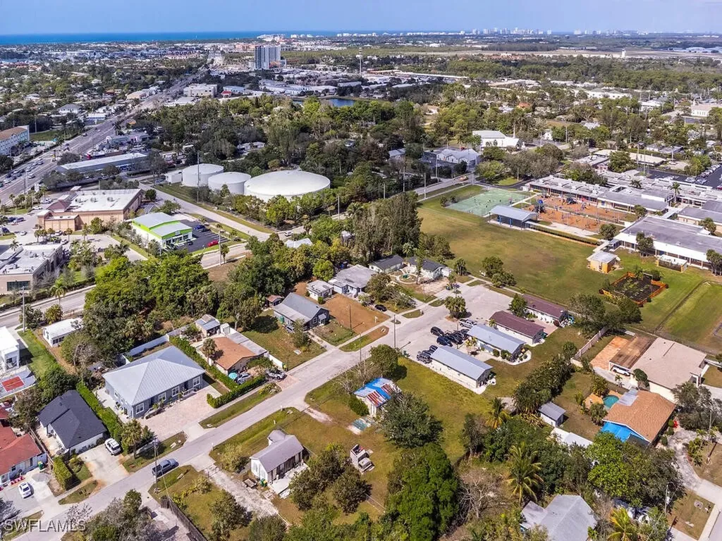 2439 Bayside Street Naples FL 34112