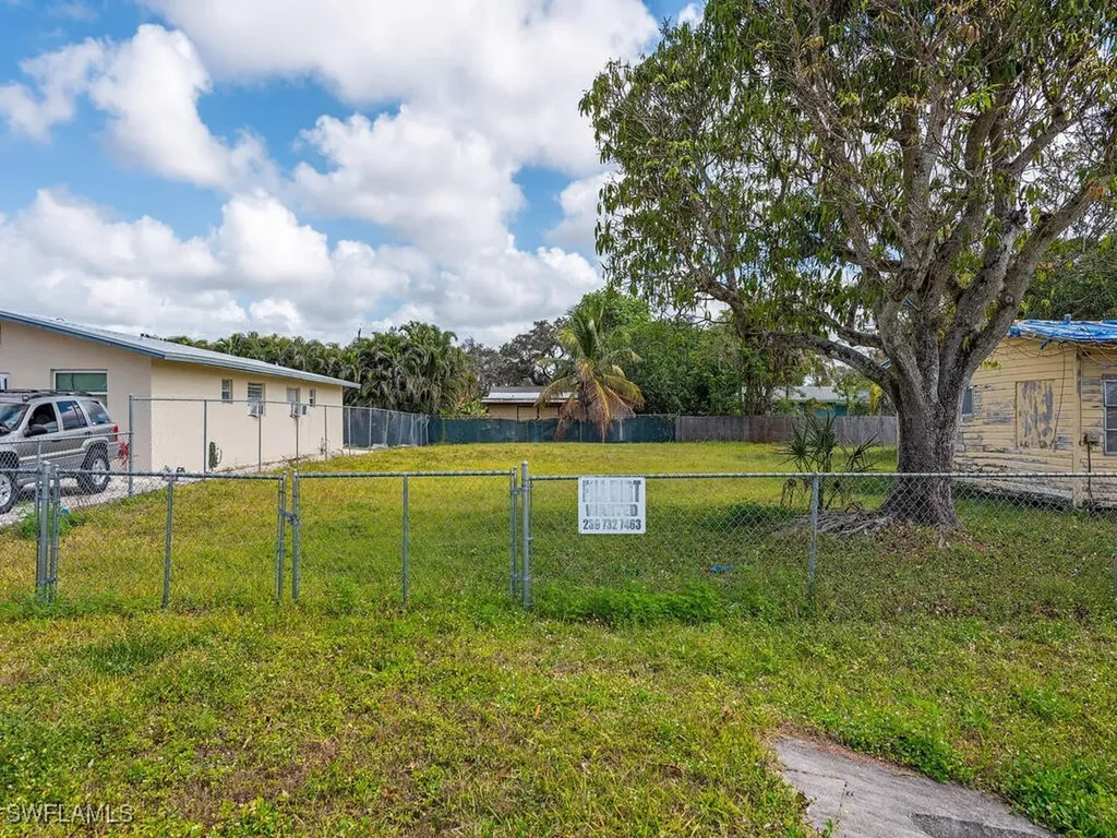 2415 Bayside Street Naples FL 34112