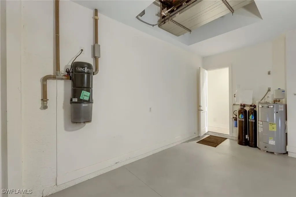388 Mallory Court Naples FL 34110