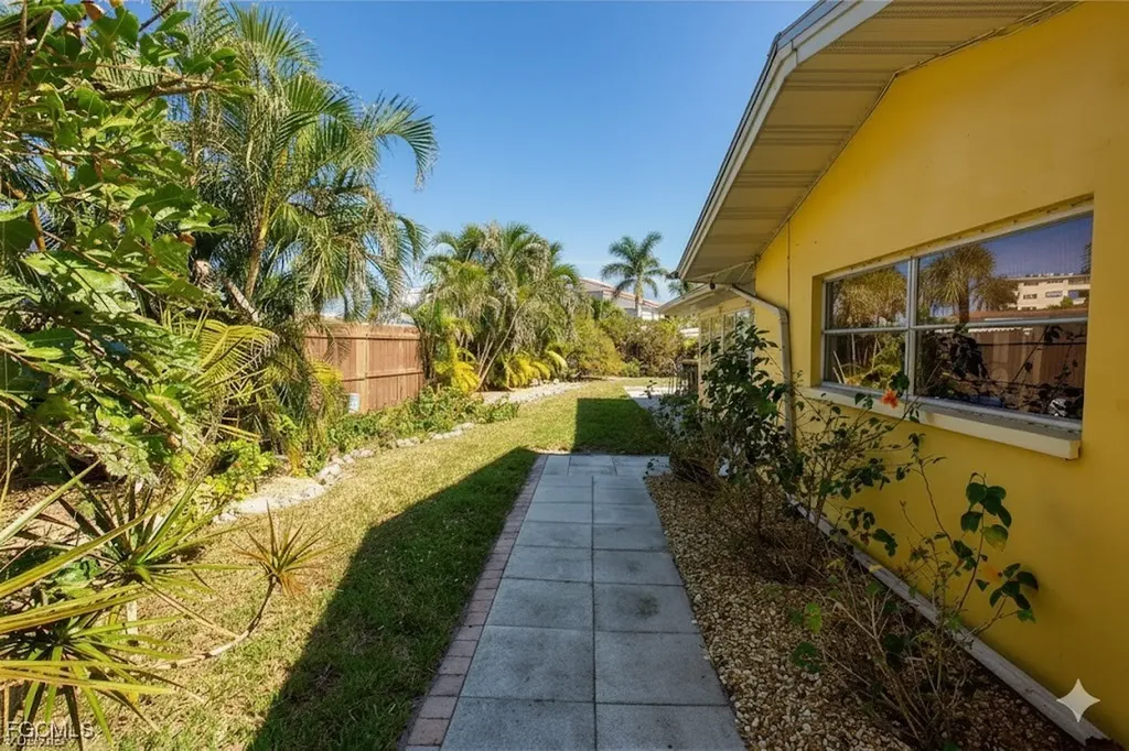 1739 Sandy Circle Cape Coral FL 33904