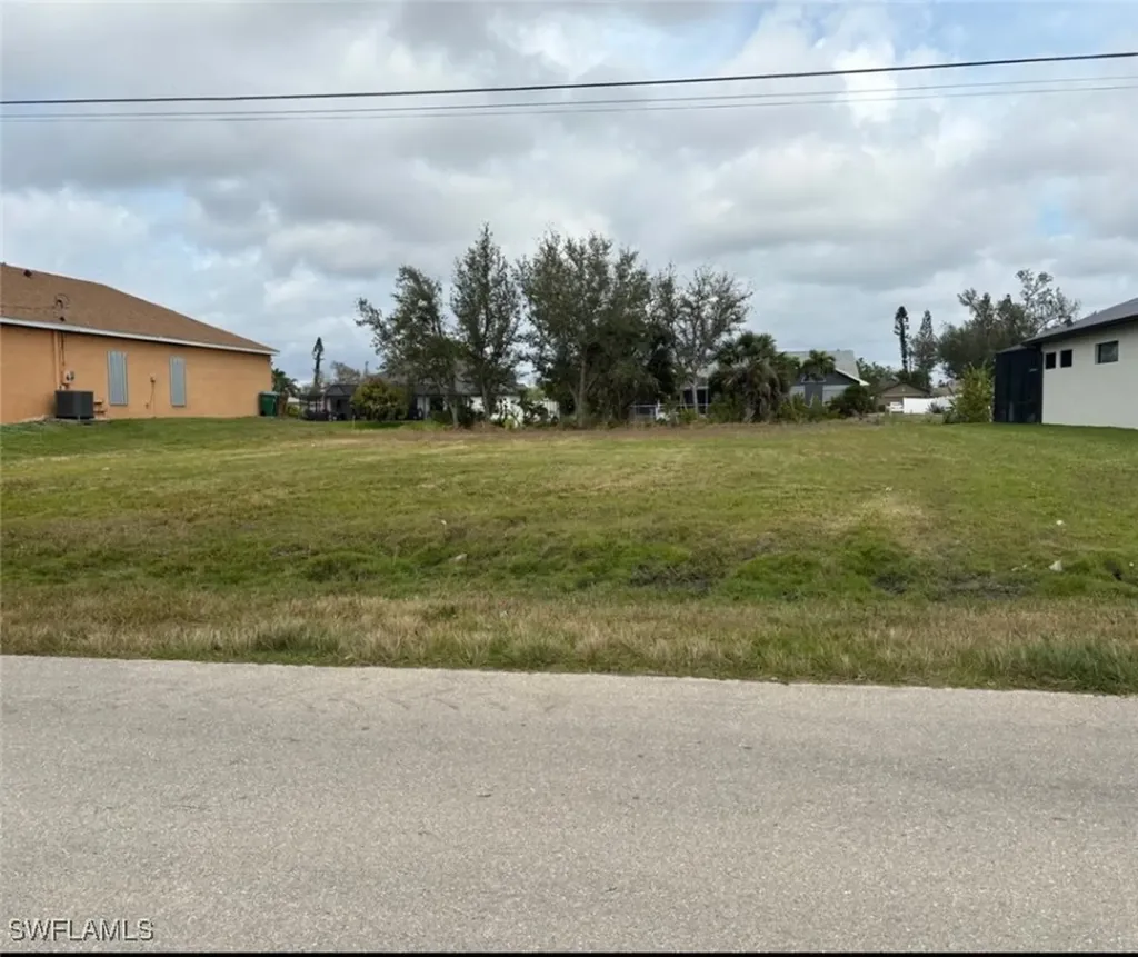 1213 SW 13th Street Cape Coral FL 33991