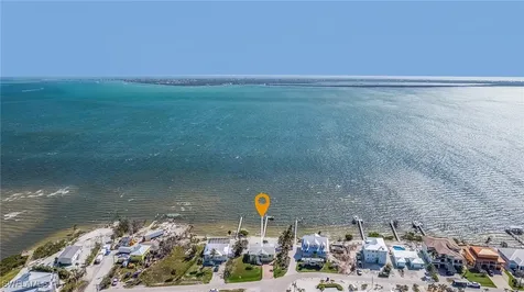3177 Vacation Lane ST. James City FL 33956