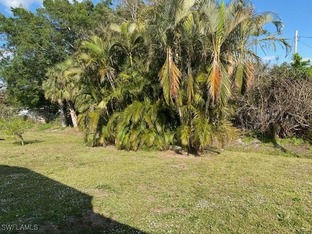 2738 Indianwood Drive North Fort Myers FL 33917