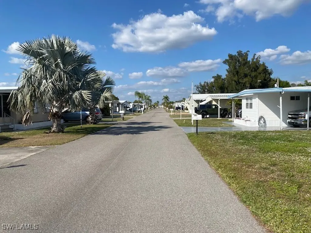 2738 Indianwood Drive North Fort Myers FL 33917