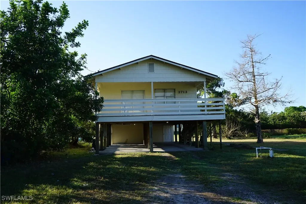 3713 11th Street SW Lehigh Acres FL 33976