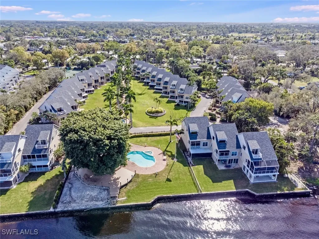 821 James Street Fort Myers FL 33916