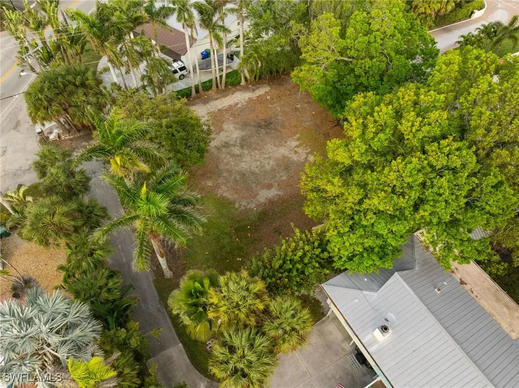 1205 Sandpiper Street Naples FL 34102