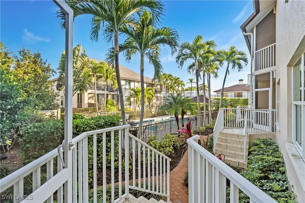 529 11th Avenue S Naples FL 34102