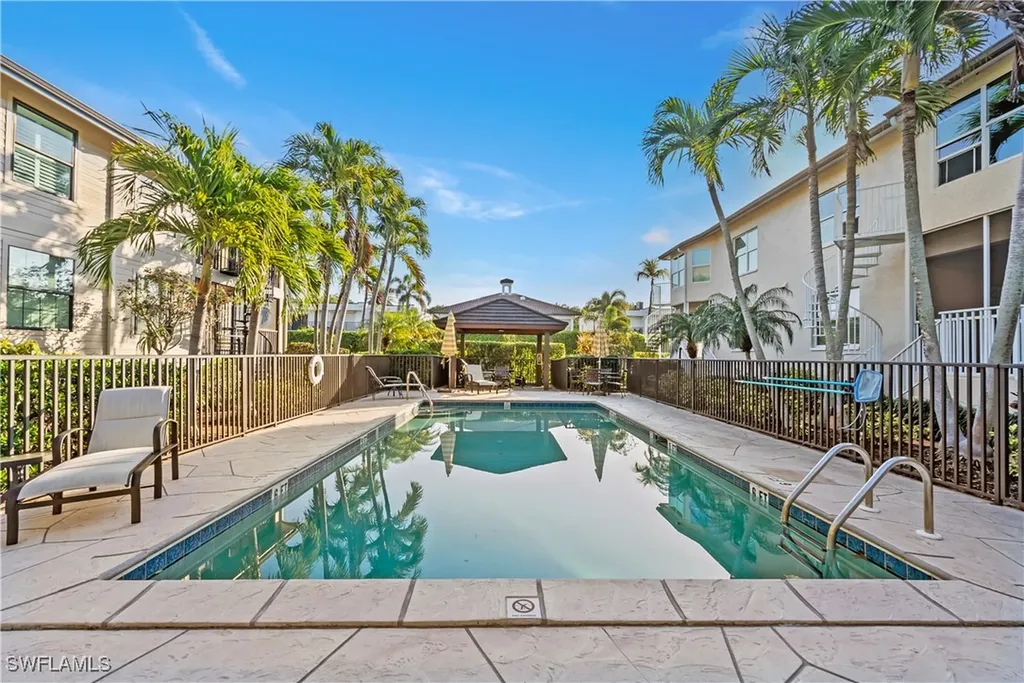 529 11th Avenue S Naples FL 34102