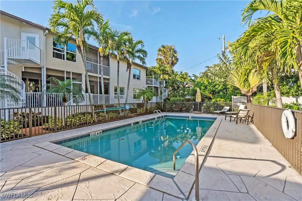 529 11th Avenue S Naples FL 34102