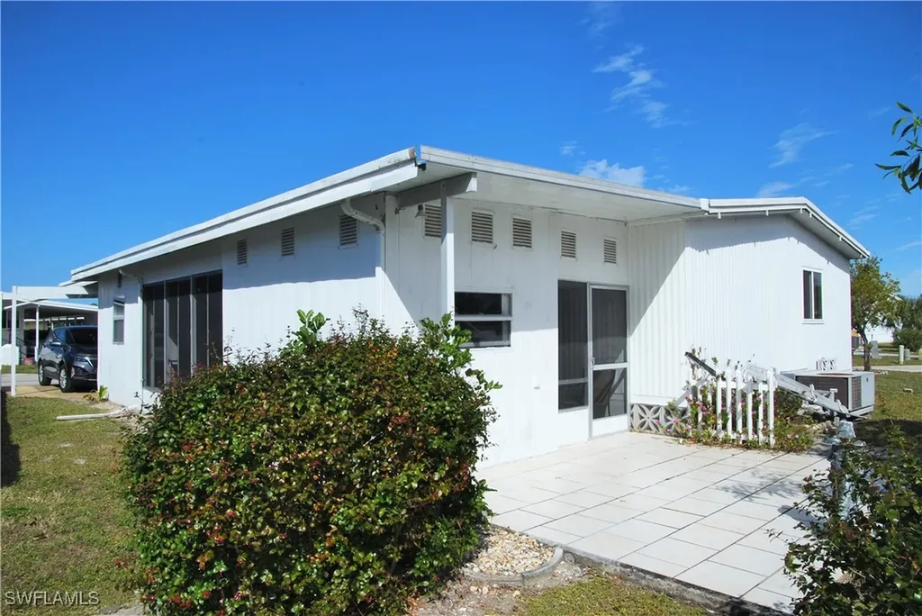 422 Snead Drive North Fort Myers FL 33903