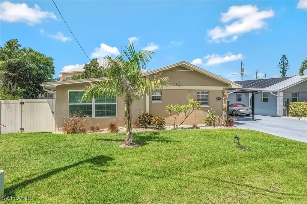 814 107th Avenue N Naples FL 34108