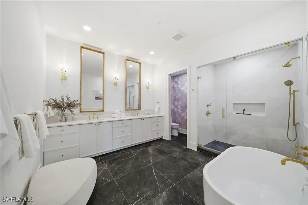 82 9th Street S Naples FL 34102