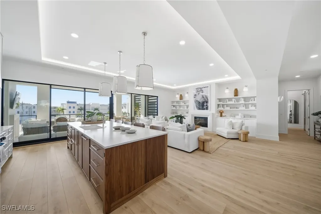 82 9th Street S Naples FL 34102
