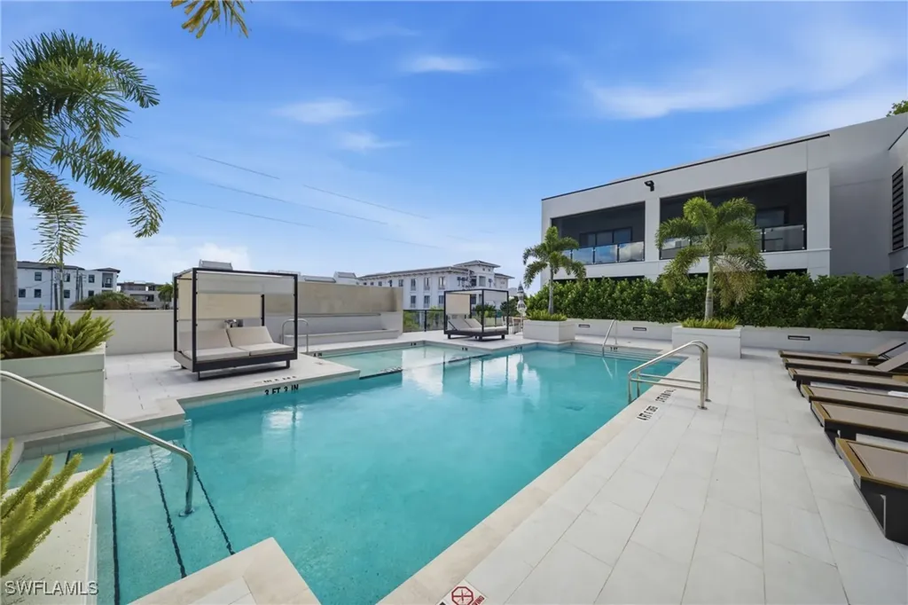 82 9th Street S Naples FL 34102