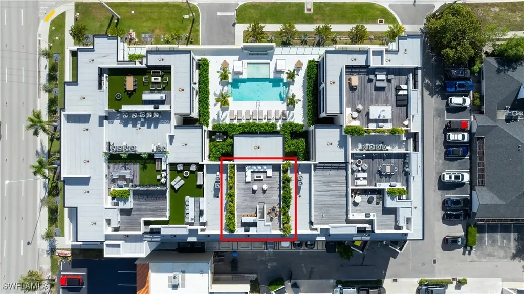 82 9th Street S Naples FL 34102