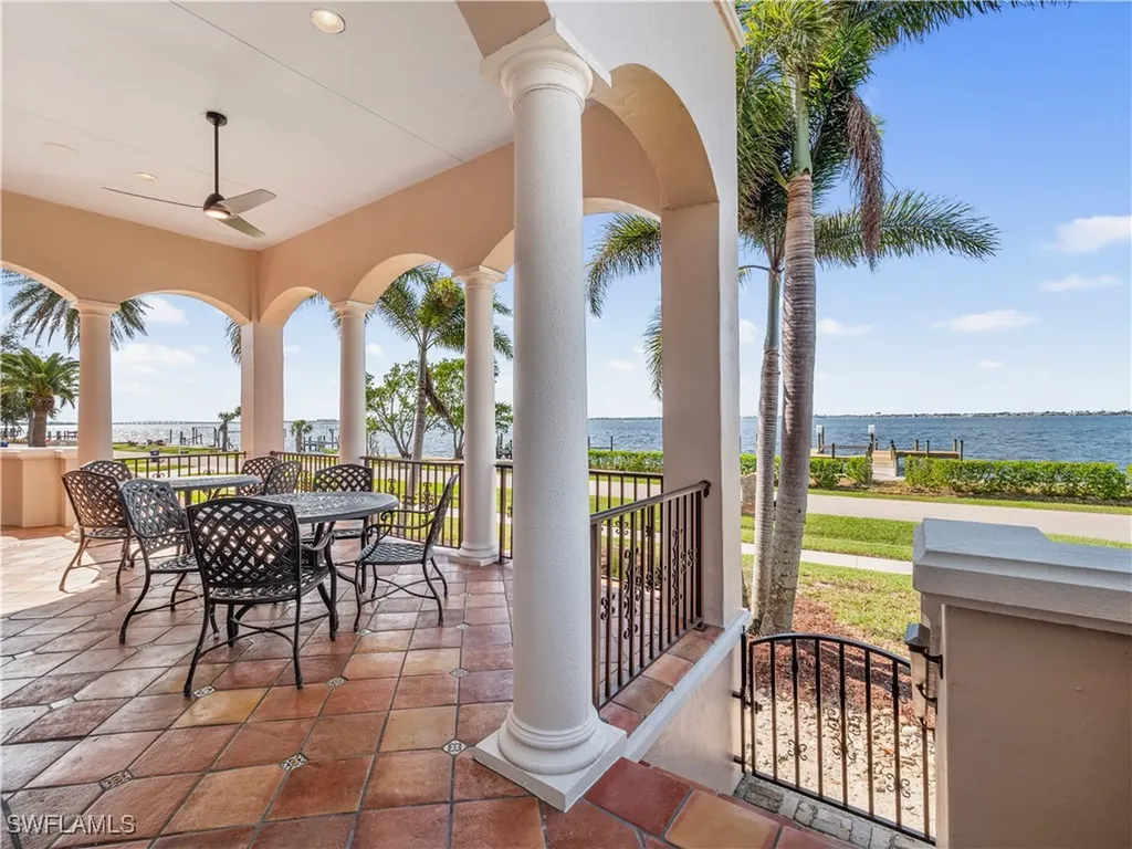 6005 W Riverside Drive Fort Myers FL 33919