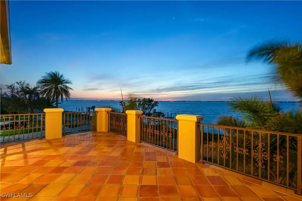 6005 W Riverside Drive Fort Myers FL 33919