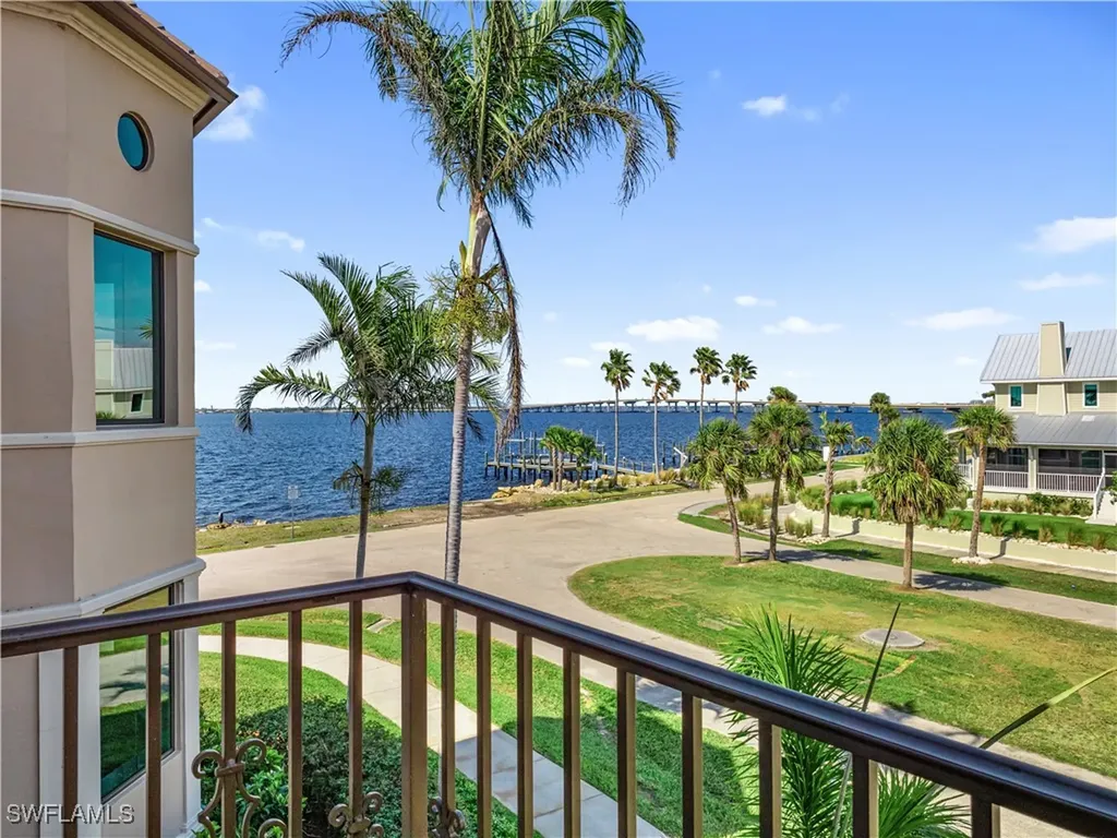 6005 W Riverside Drive Fort Myers FL 33919