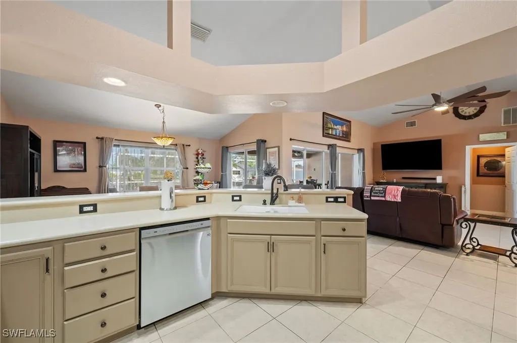 313 SE 21st Lane Cape Coral FL 33990