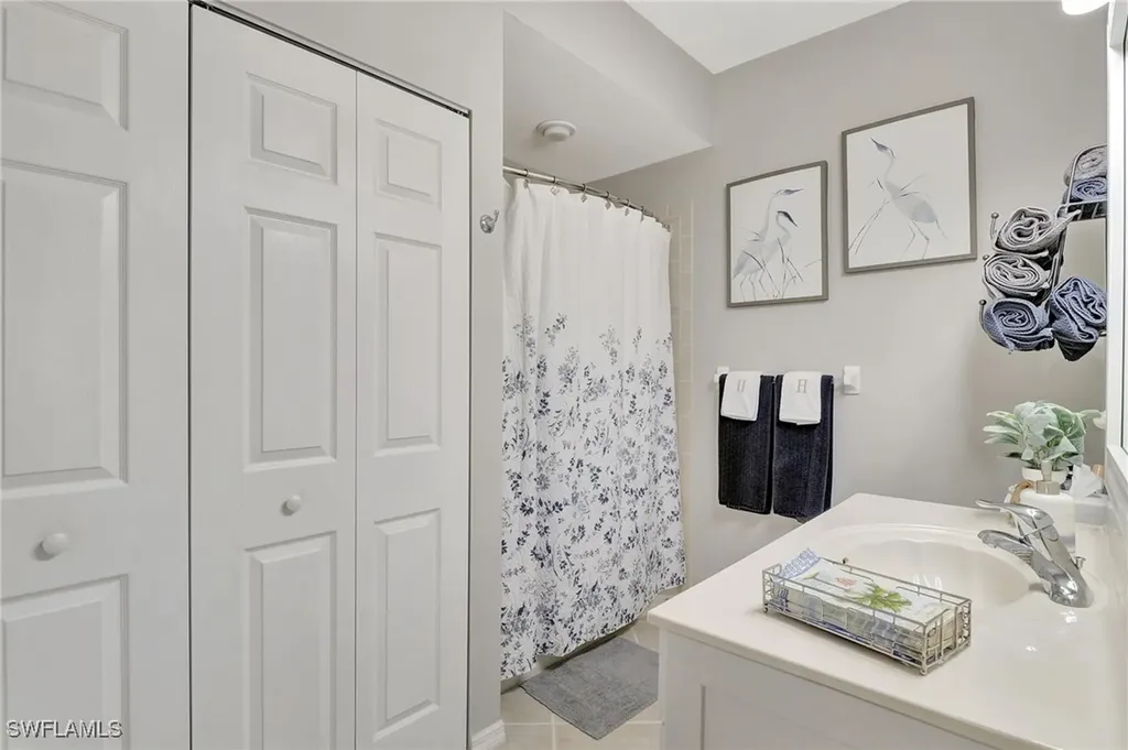 3996 Bishopwood Court E Naples FL 34114