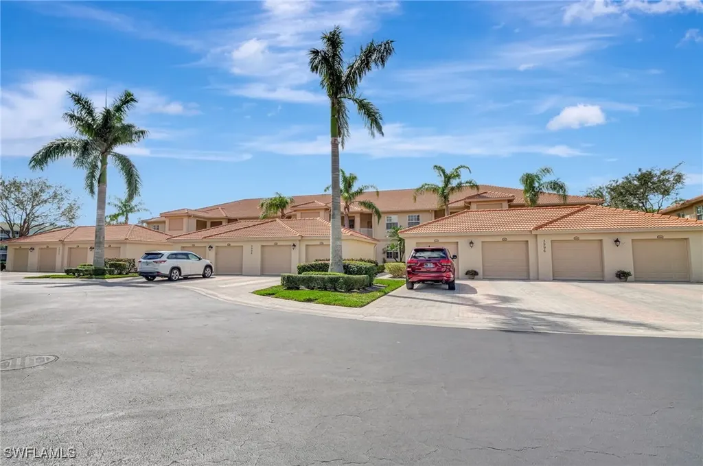 3996 Bishopwood Court E Naples FL 34114