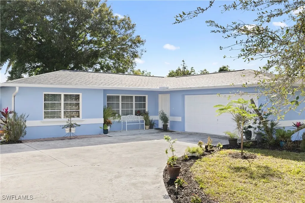 918 Cardinal Street Naples FL 34104