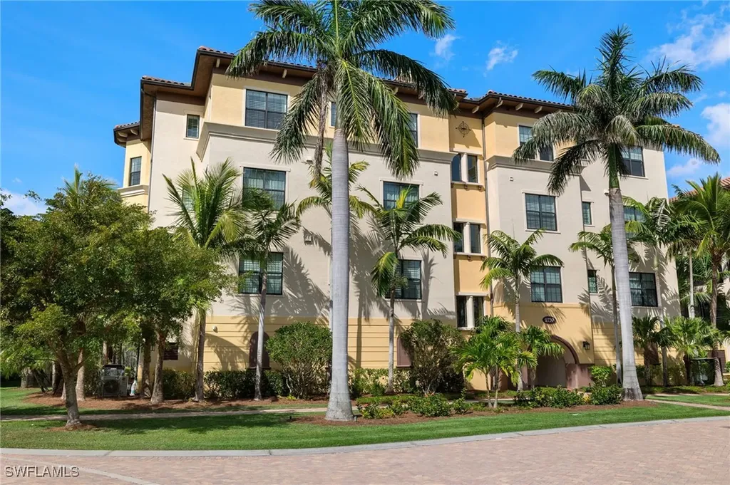2739 Tiburon Boulevard E Naples FL 34109