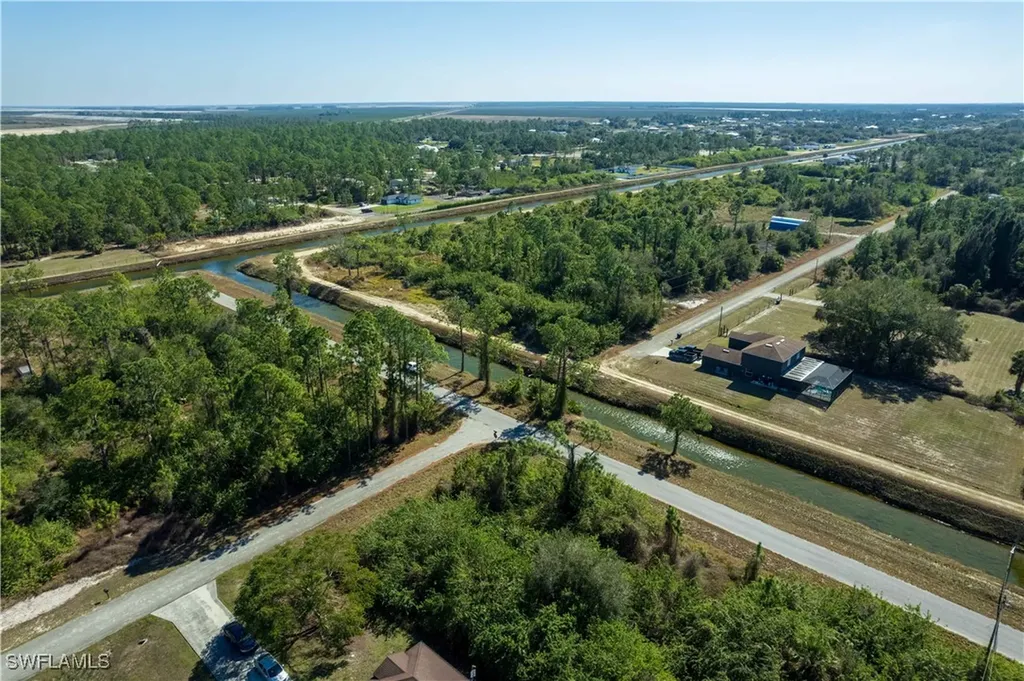 4407 E 20th Street Alva FL 33920