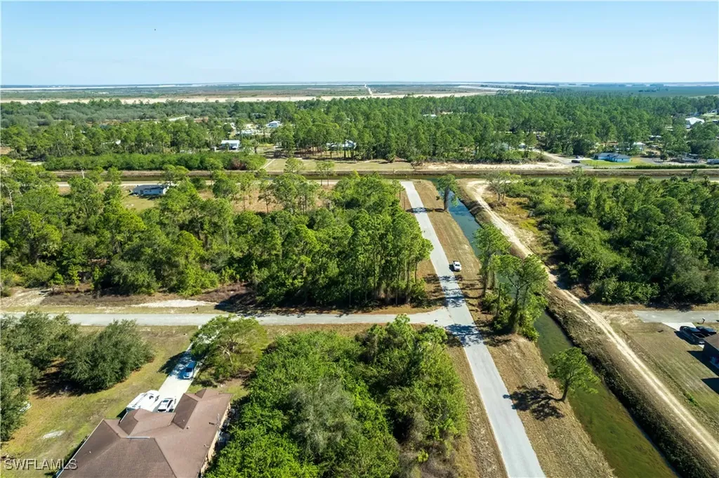 4407 E 20th Street Alva FL 33920