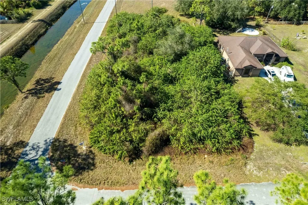 4407 E 20th Street Alva FL 33920