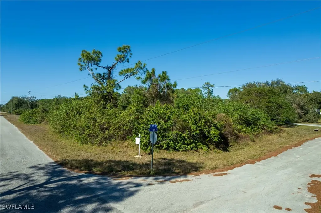 4407 E 20th Street Alva FL 33920