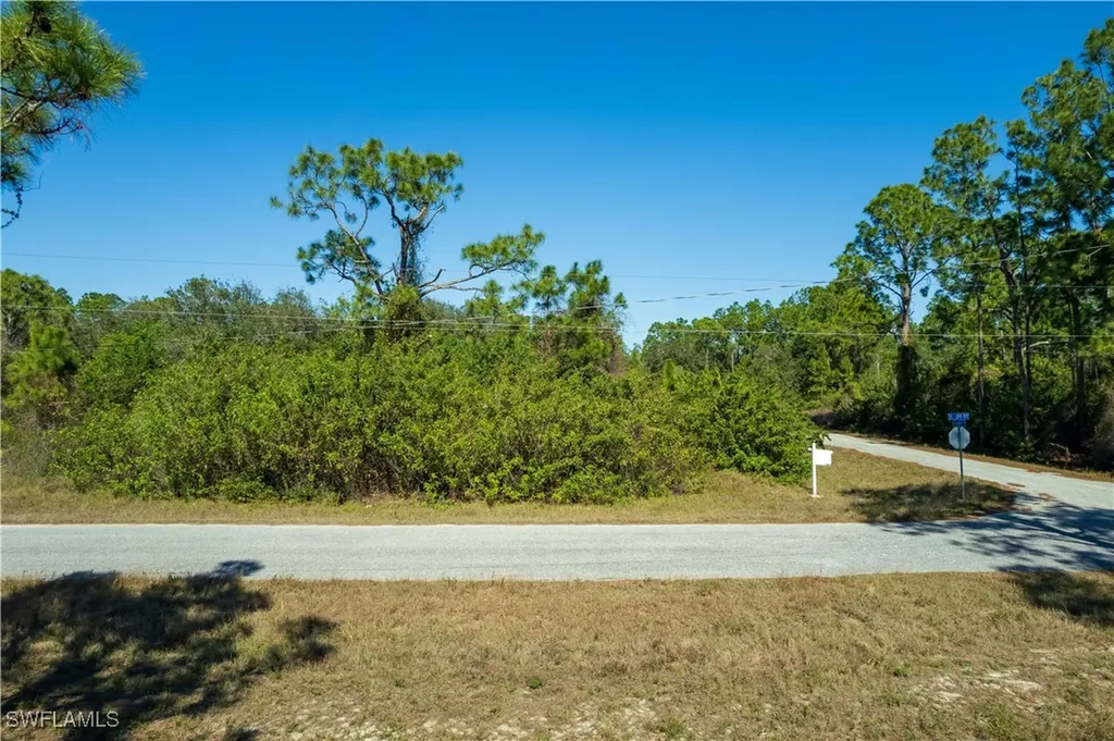 4407 E 20th Street Alva FL 33920