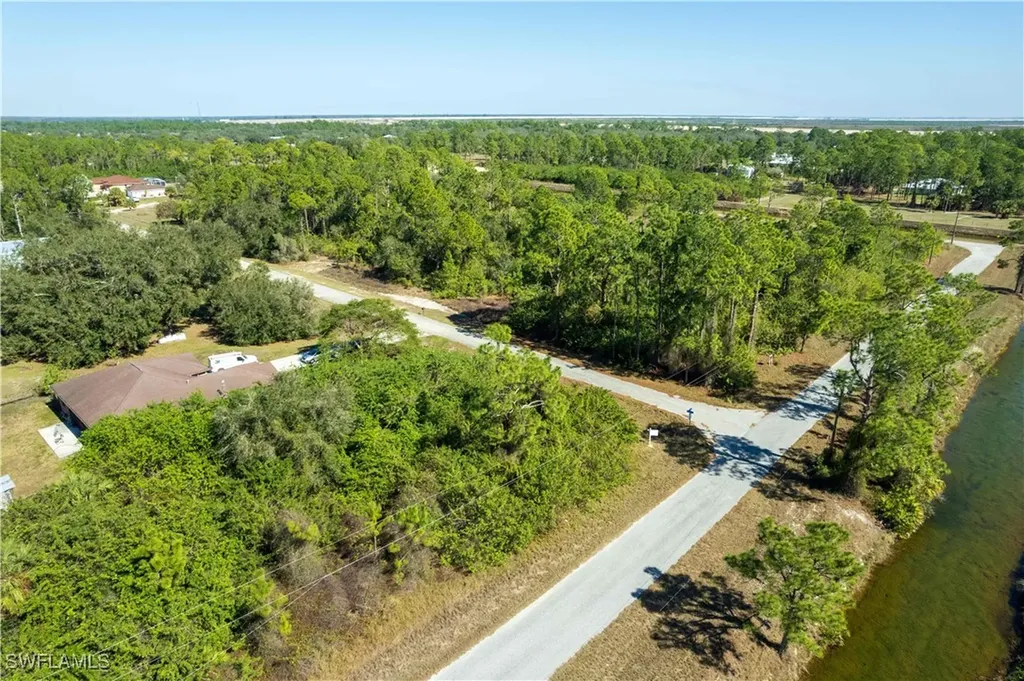 4407 E 20th Street Alva FL 33920