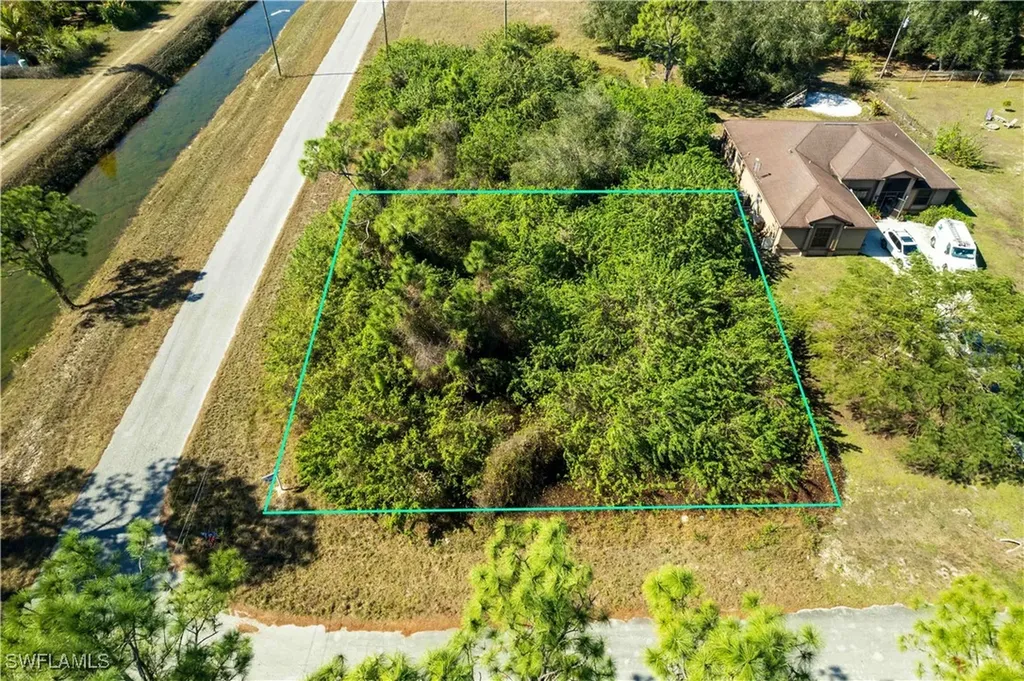 4407 E 20th Street Alva FL 33920